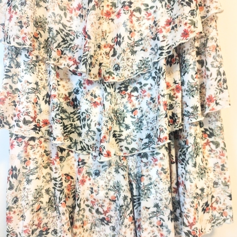 Sleeveless Flowered Ruffle Blouse Size Small - Picture 3 of 3